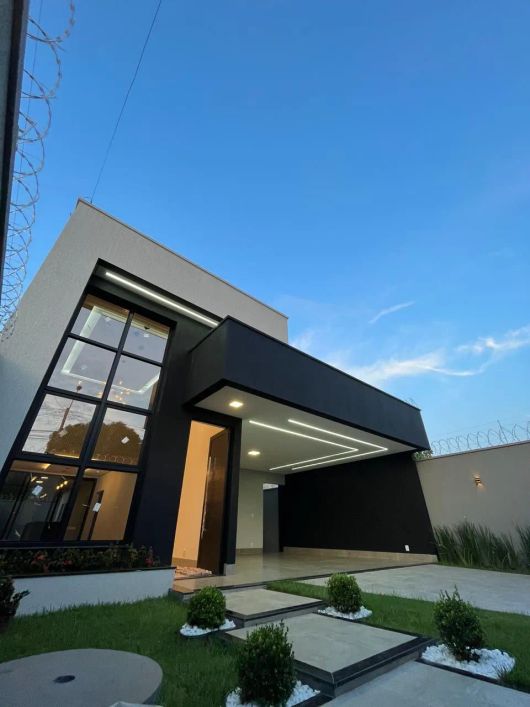 casa de luxo sozinha no lote ao lado da AV Goiás norte 5 min do passeio das águas