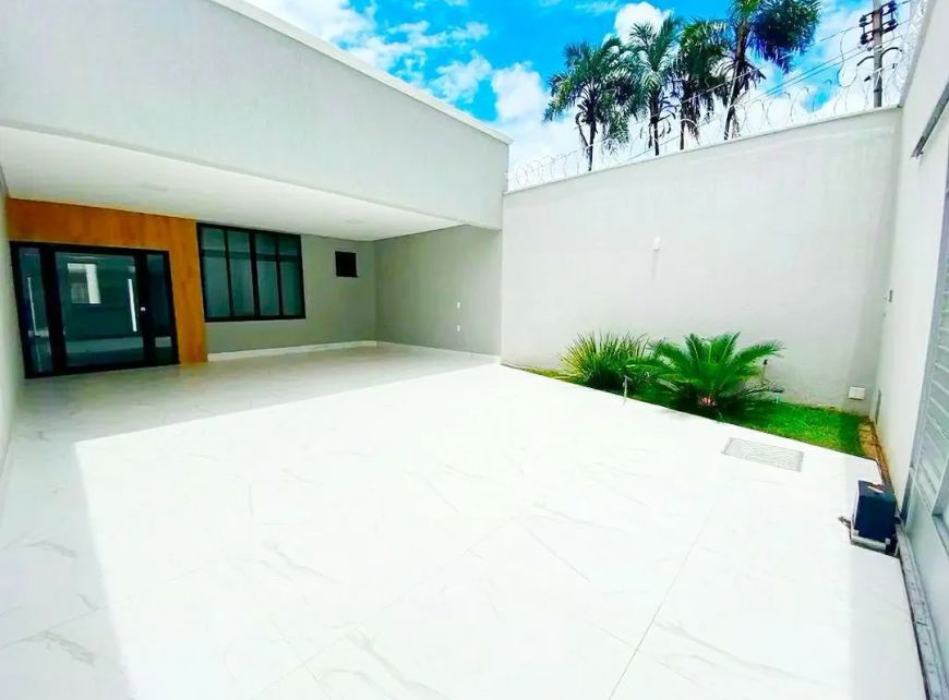 Casa luxuosa no Parque Amazonia Casa de Rua com 3 Quarto(s) e 3 banheiro(s) à Venda, 150 por R$ 750.