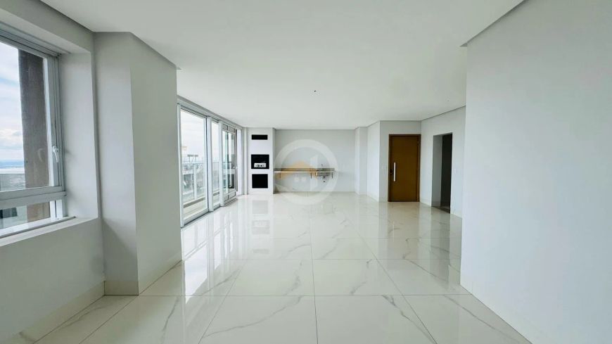 SkyGarden Flamboyant 39 andar 3 suites com 176,96m