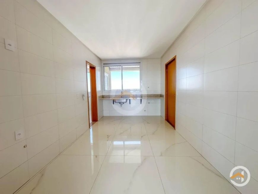 SkyGarden Flamboyant 39 andar 3 suites com 176,96m