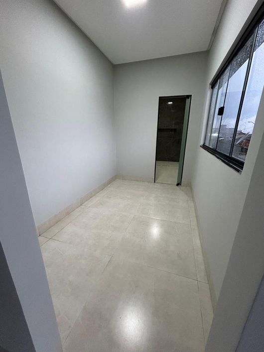Sobrado para venda possui 212 metros quadrados com 3 quartos em Residencial Kátia - Goiânia - GO