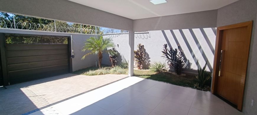 Vendo Casa de 3 Quartos no Setor Santos Dumont Casa de Rua com 3 Quarto(s) e 2 banheiro(s) à Venda,