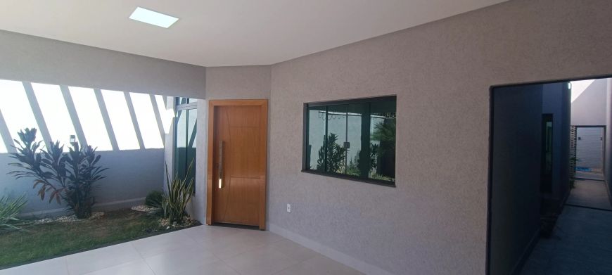 Vendo Casa de 3 Quartos no Setor Santos Dumont Casa de Rua com 3 Quarto(s) e 2 banheiro(s) à Venda,
