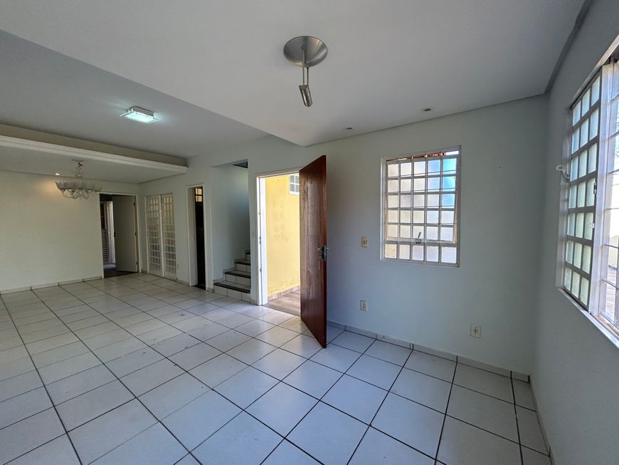 Sobrado para venda possui 146 metros quadrados com 3 quartos em Jardim Santo Antônio - Goiânia - GO
