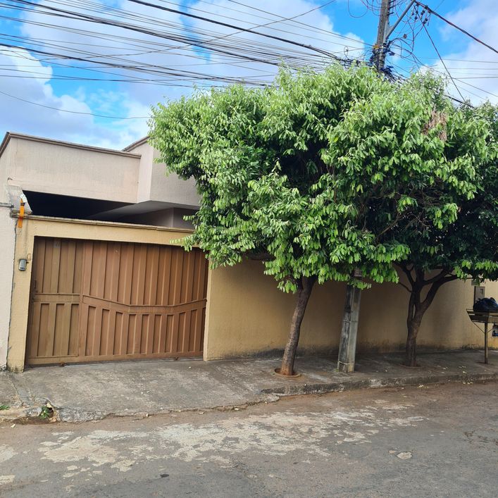 Casa para venda com 263 metros quadrados com 4 quartos em Loteamento Celina Park - Goiânia - Goiás