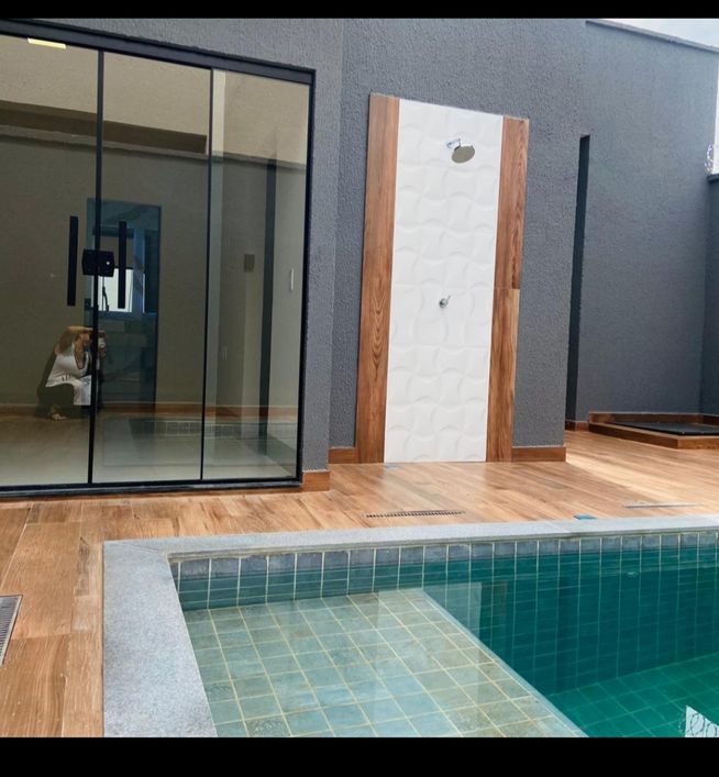 Sobrado para venda possui 180 metros quadrados com 3 quartos