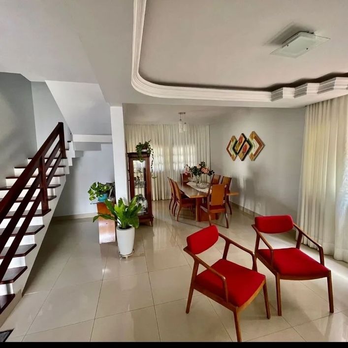 Sobrado Único Terreno, 04Q sendo 03 Suítes Plenas – Setor Goiânia2 - Lindo Jardim e muito mais
