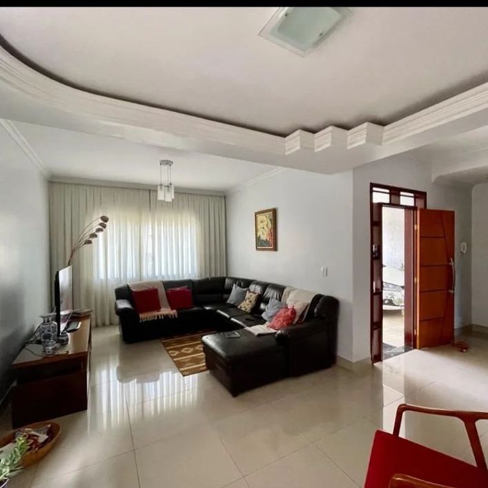 Sobrado Único Terreno, 04Q sendo 03 Suítes Plenas – Setor Goiânia2 - Lindo Jardim e muito mais
