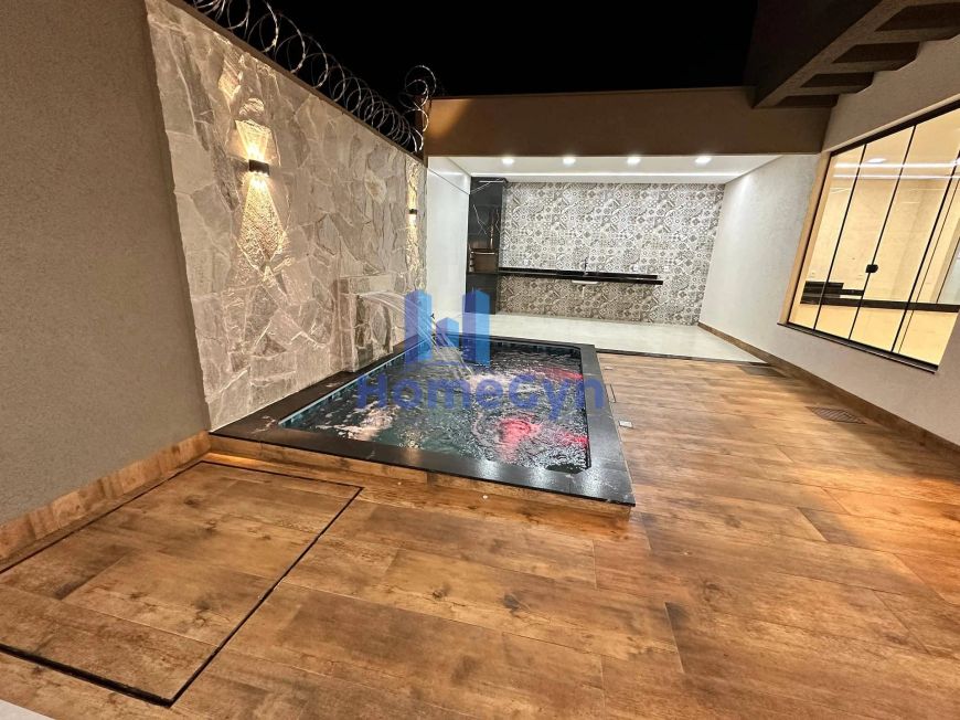 Casa com piscina no Setor Três Marias em Goiânia GO.