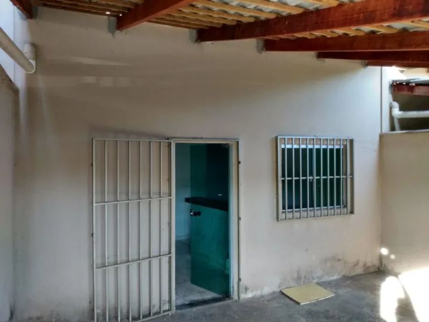 Casa para Venda com 2 Quartos em Residencial Kátia - Goiânia
