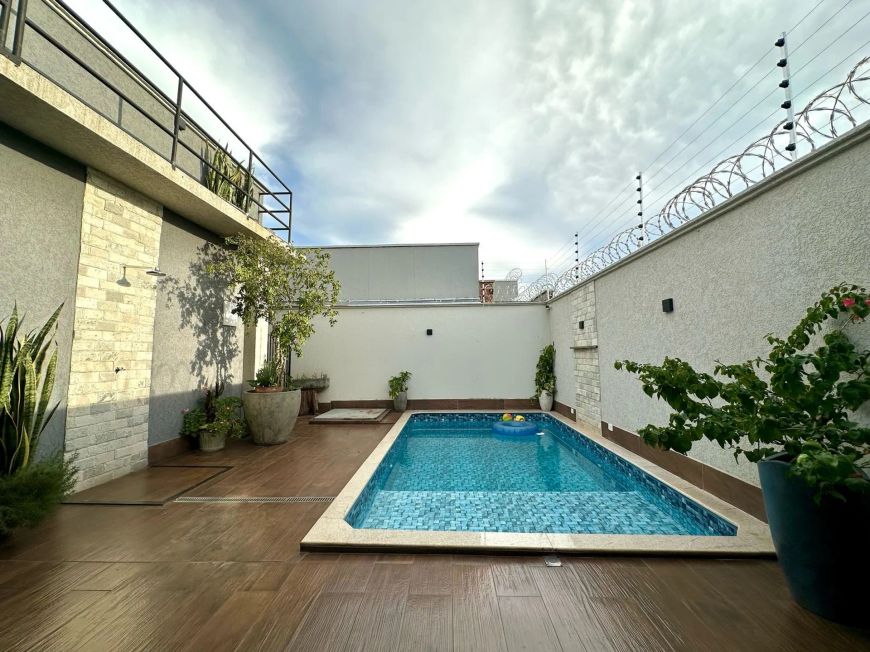Casa 3Q sendo 1S - Próx ao Passeio das Águas