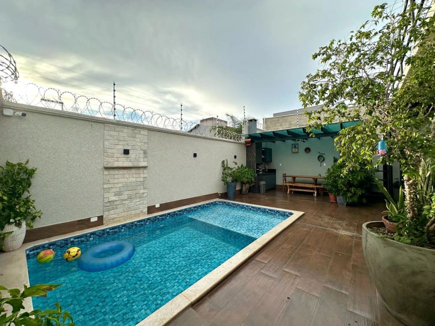 Casa 3Q sendo 1S - Próx ao Passeio das Águas