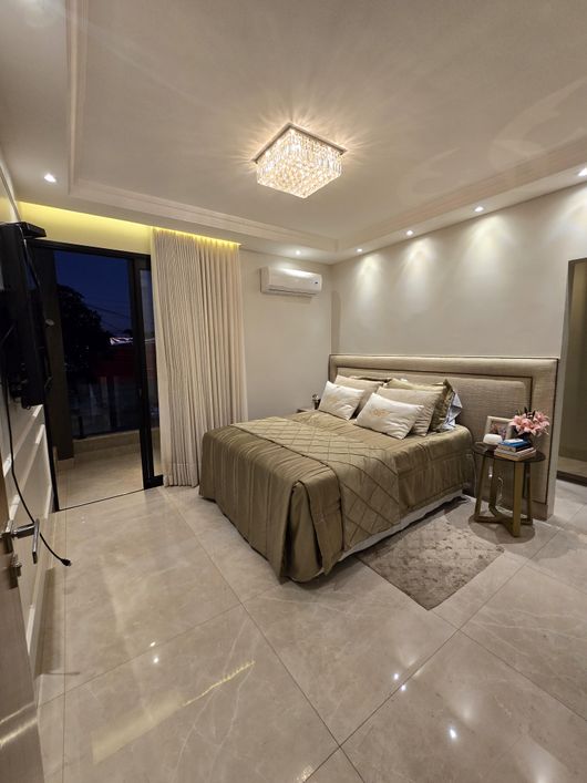 Vende-se Sobrado de Três quartos sendo uma suíte