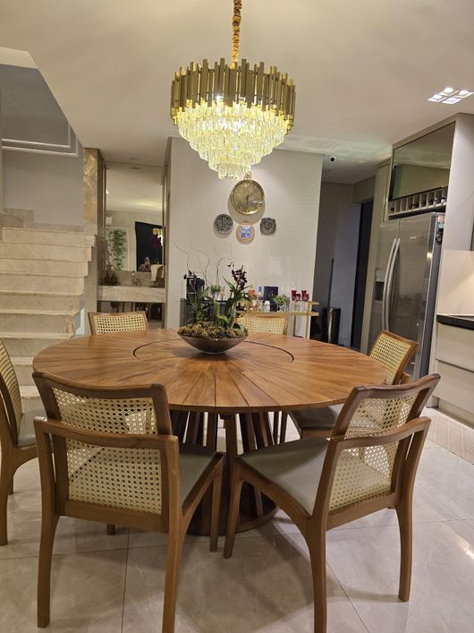 Vende-se Sobrado de Três quartos sendo uma suíte