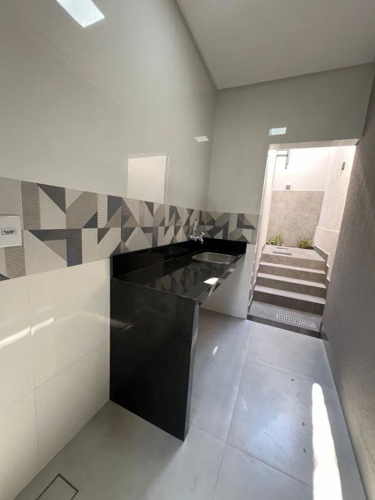 Sobrado para venda tem 190 metros quadrados com 4 quartos em Residencial Morumbi - Goiânia - GO