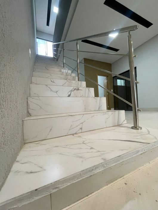 Sobrado no Residencial Hugo de Moraes Sobrado com 3 Quarto(s) e 5 banheiro(s) à Venda, 248 por R$ 90