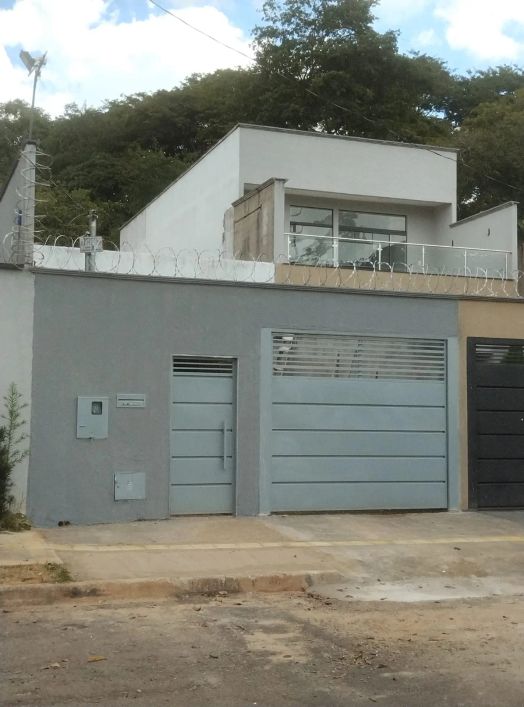 Sobrado no Residencial Hugo de Moraes Sobrado com 3 Quarto(s) e 5 banheiro(s) à Venda, 248 por R$ 90