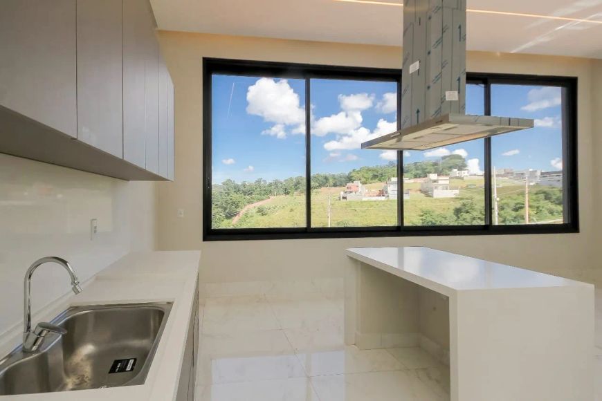 Casa 4 suites a venda em condomínio fechado em Senador Canedo/GO
