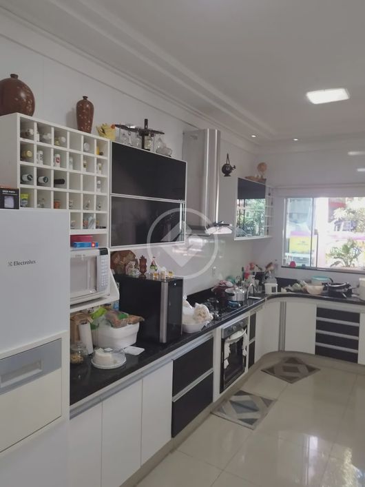 Casa com 6 quartos e uma Sala Comercial no Jardim Novo Mundo, Goiânia codigo: 72801