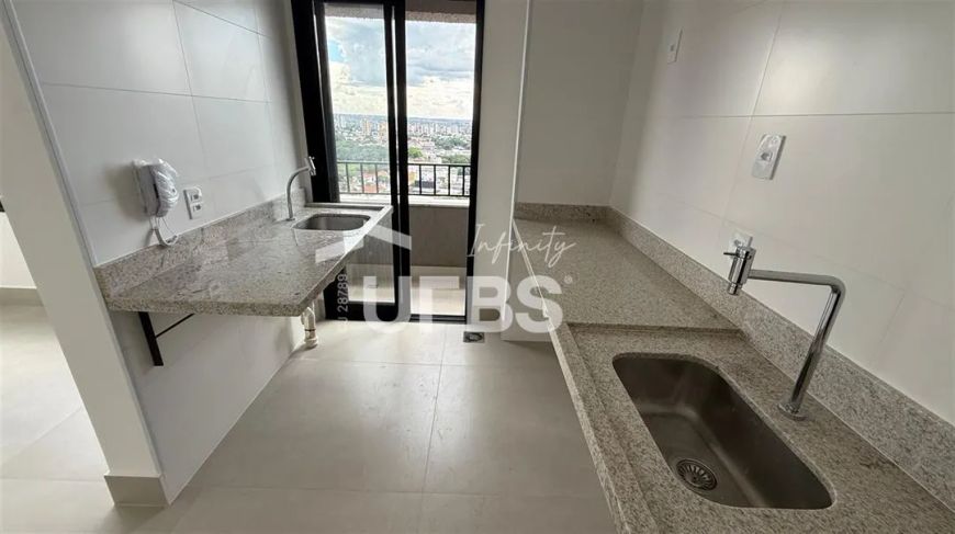 Excelente flat a venda no Setor Bueno .