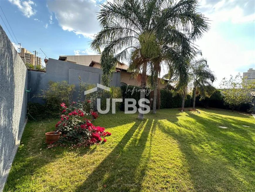 Casa comercial à venda próximo ao Parque Vaca Brava