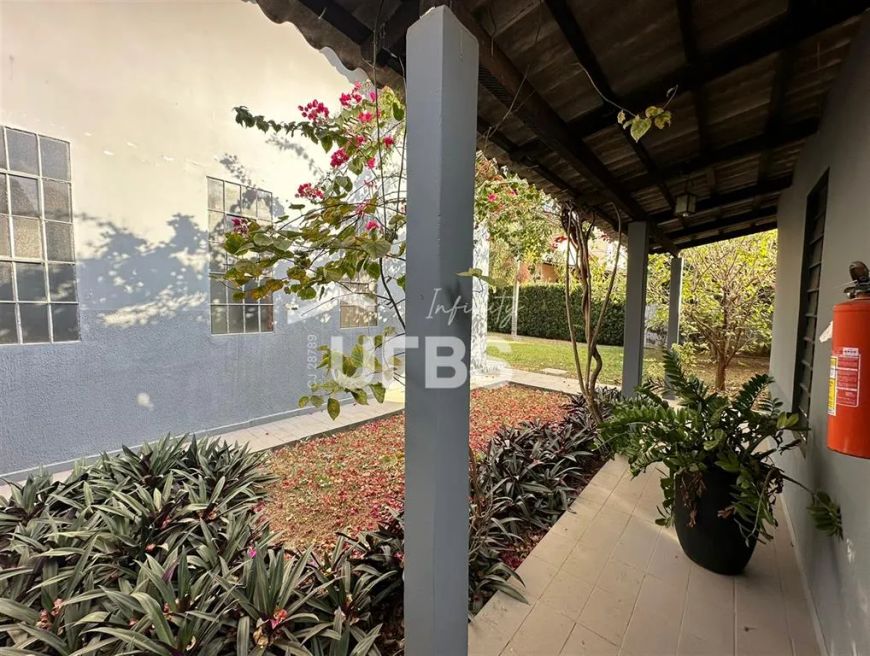 Casa comercial à venda próximo ao Parque Vaca Brava