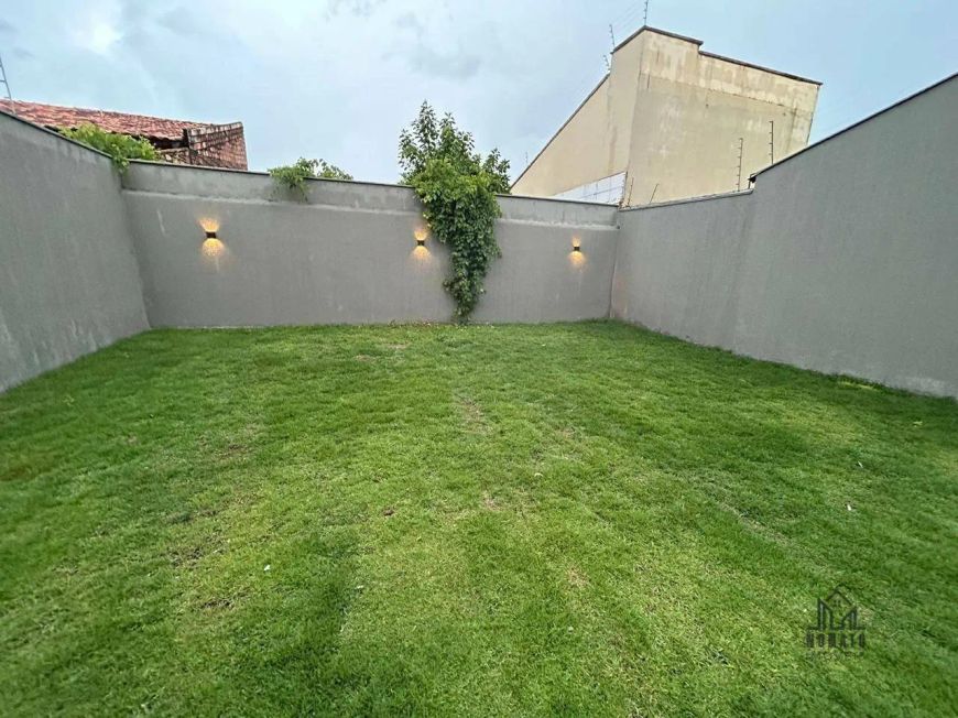 Sobrado com 3 dormitórios à venda, 212 m² por R$ 880.000 - Residencial Katia - Goiânia/GO