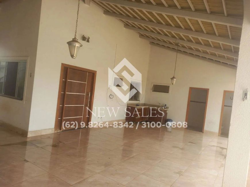 Sobrado com 5 Quartos, sendo 3 Suítes - Piscina e Churrasqueira