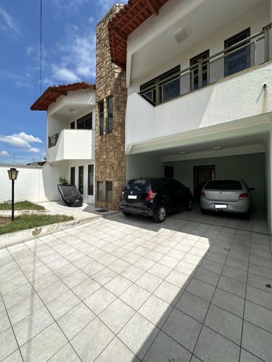 Sobrado para venda tem 464 metros quadrados com 4 quartos em Setor Leste Vila Nova - Goiânia - GO