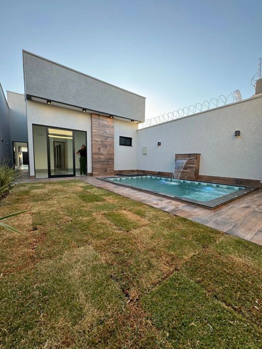 CASA Casa de Rua com 3 Quarto(s) e 1 banheiro(s) à Venda, 151.89 por R$ 735.000 no setor Jardim Pres