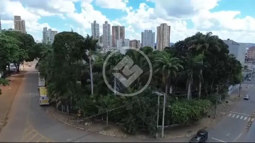 Terreno Comercial de Esquina no Setor Universitário - 3.030m² codigo: 85719