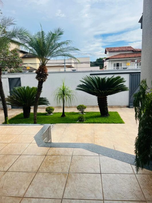 Casa térrea com 206 m² de área construida 4 quartos 2 suites no Santa Genoveva - Goiânia - GO