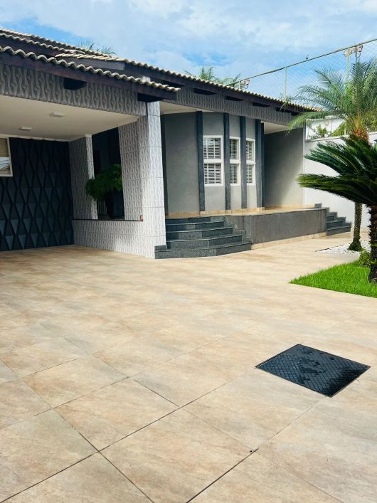 Casa térrea com 206 m² de área construida 4 quartos 2 suites no Santa Genoveva - Goiânia - GO