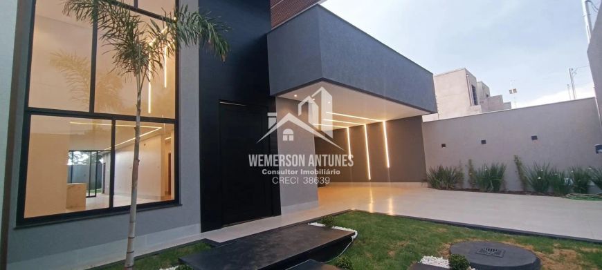 Vendo Casa de 3 Quartos, Com Piscina no Setor Faiçalville, Goiânia Casa de Rua com 3 Quarto(s) e 4 b