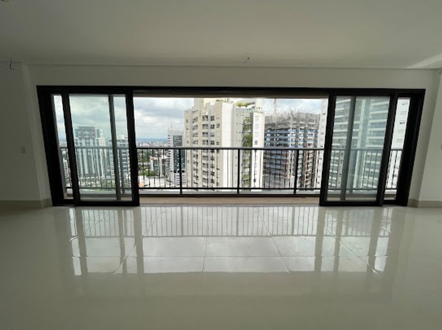 Unico Marista / 199 metros / 3 suites / 3 vagas e escaninho / andar alto / vista livre