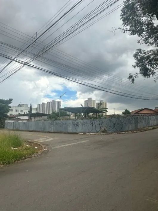 Lote de 1949 m² à venda por R$ 2.890.000 no Setor Vila Rosa - Goiânia