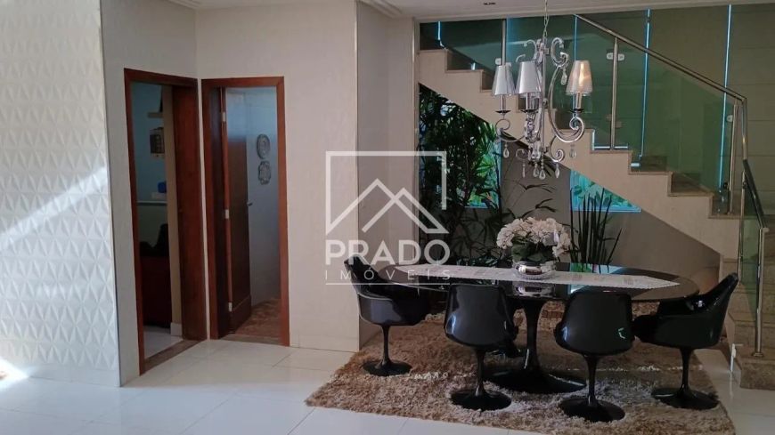 Sobrado à venda com 4 quartos, Jardins Madri, Goiânia, Goiás