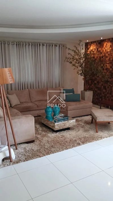 Sobrado à venda com 4 quartos, Jardins Madri, Goiânia, Goiás