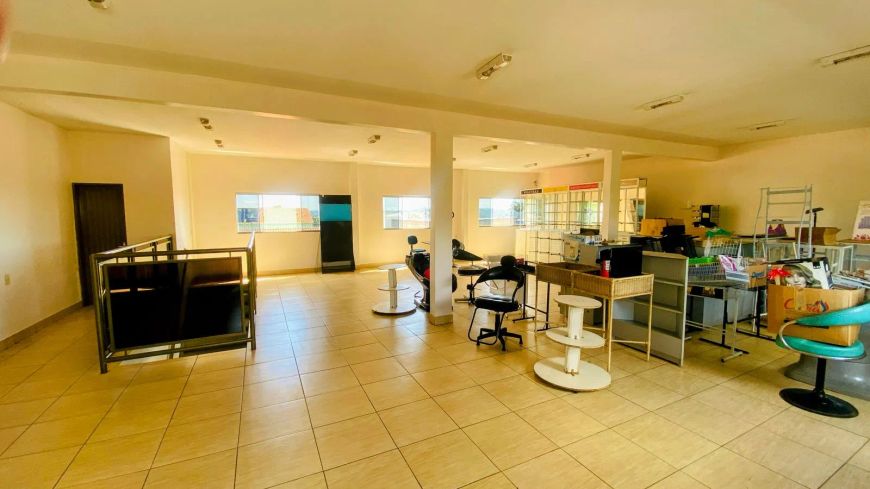 IMÓVEL COM PONTO COMERCIAL - BALNEÁRIO M. PONTE Casa de Rua com 4 Quarto(s) e 4 banheiro(s) à Venda,