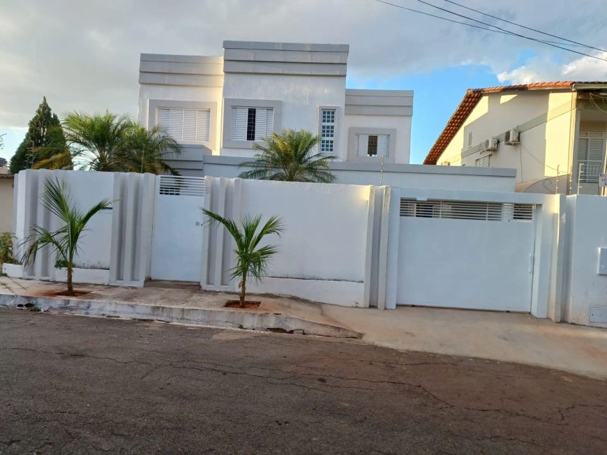 Sobrado para venda tem 202 metros quadrados com 4 quartos em Setor Sul - Goiânia - GO