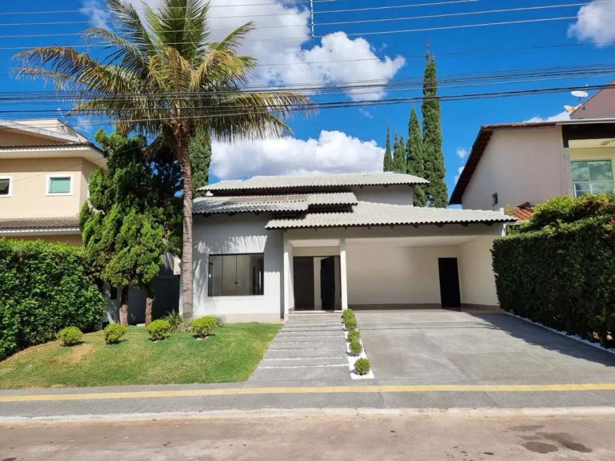 CASA - JARDINS MADRI Casa em Condomínio com 4 Quarto(s) e 5 banheiro(s) à Venda, 370 por R$ 1.750.00