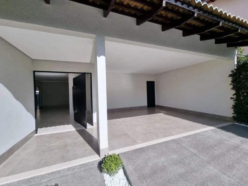 CASA - JARDINS MADRI Casa em Condomínio com 4 Quarto(s) e 5 banheiro(s) à Venda, 370 por R$ 1.750.00
