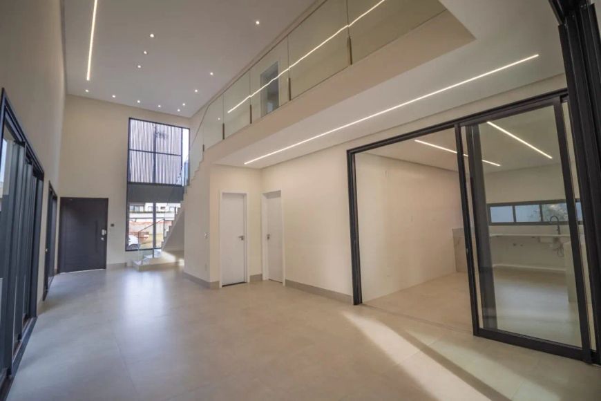 Casa Alto Padrão 5 suítes à venda em condomínio fechado em Goiânia-GO.