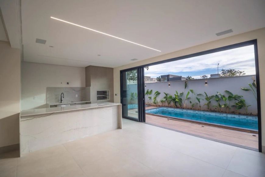 Casa Alto Padrão 5 suítes à venda em condomínio fechado em Goiânia-GO.