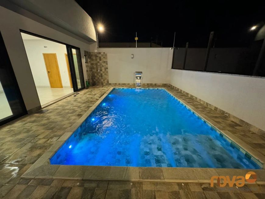 Casa 3 quartos ,com piscina no Res Petropolis