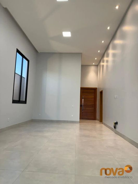 Casa 3 quartos ,com piscina no Res Petropolis