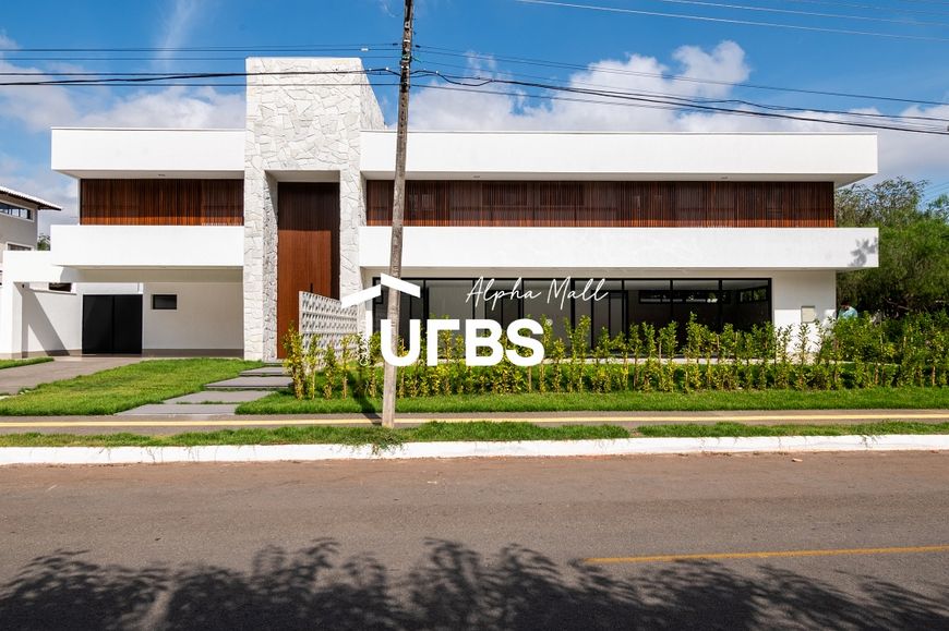 Sobrado de Esquina Imponente no Portal do Sol II com 462,91 m² de terreno e 348,40 m² de área const