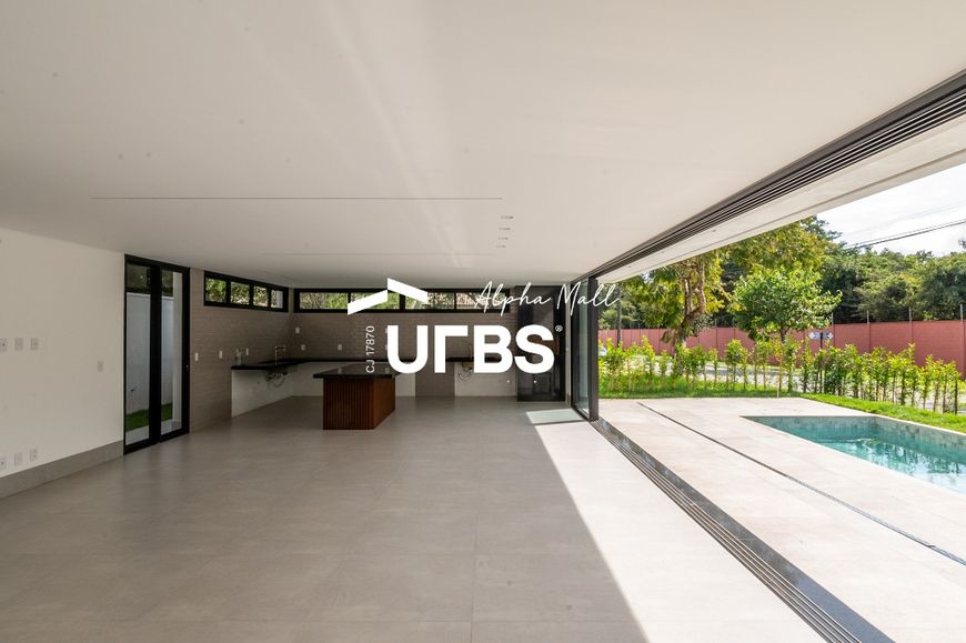 Sobrado de Esquina Imponente no Portal do Sol II com 462,91 m² de terreno e 348,40 m² de área const