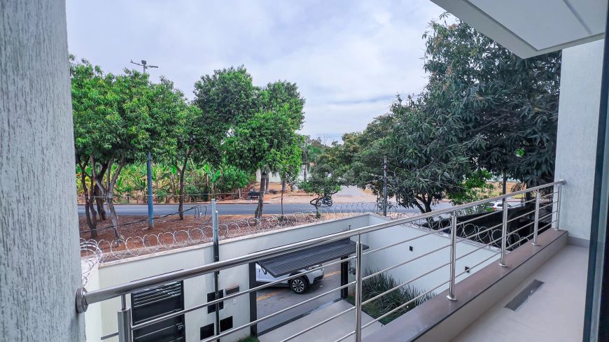 Sobrado Jardim Europa - 4 suítes Casa de Rua com 3 Quarto(s) e 5 banheiro(s) à Venda, 244 por R$ 1.1