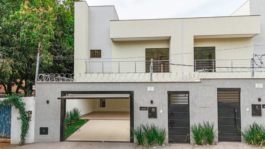 Sobrado Jardim Europa - 4 suítes Casa de Rua com 3 Quarto(s) e 5 banheiro(s) à Venda, 244 por R$ 1.1